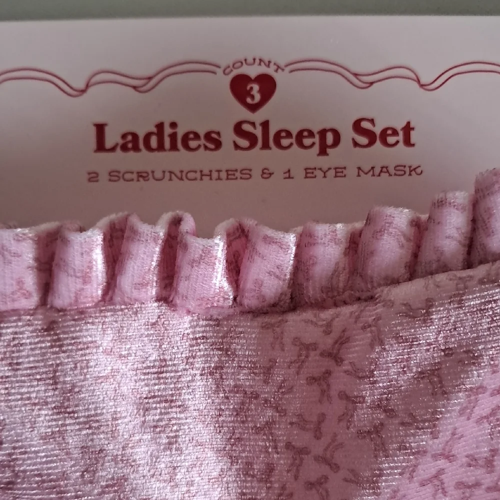New!Target Pink Ladies Sleep Set - Face Mask and Scrunchies